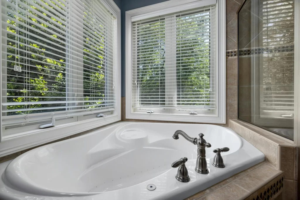 venetian blinds